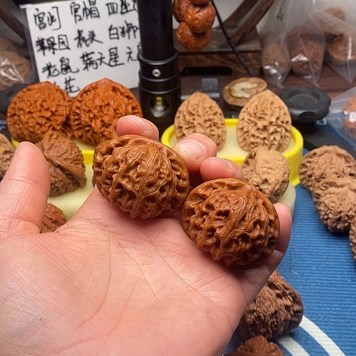 文玩核桃吊坠宫灯顶黑点