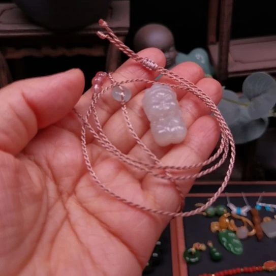 雨***.和田玉未镶嵌颈饰