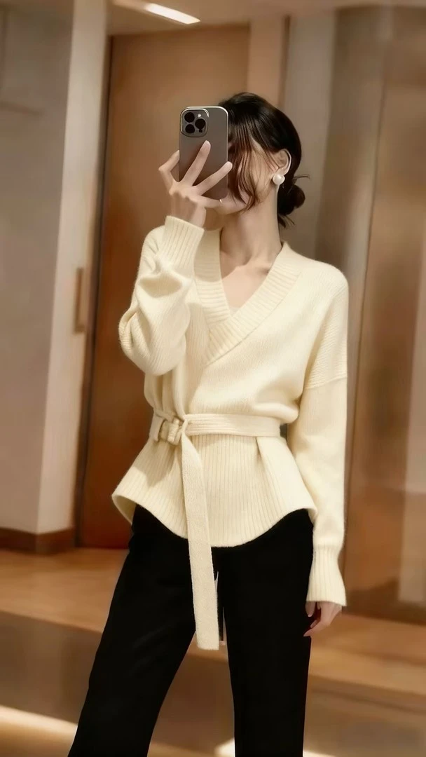 欧货高端米白色设计感系带针织衫2025显瘦休闲2025漂亮时髦上衣女