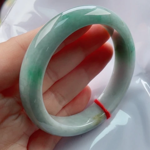 翡翠未镶嵌手镯60无大纹裂48小时鉴赏微色线棉飘黄翡