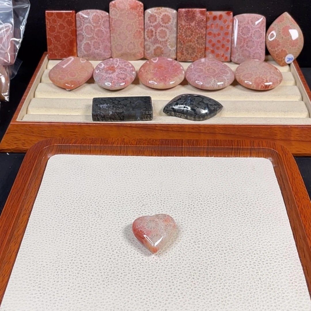 【闪购商品】硅化玉吊坠(赠链)未镶嵌口***糖