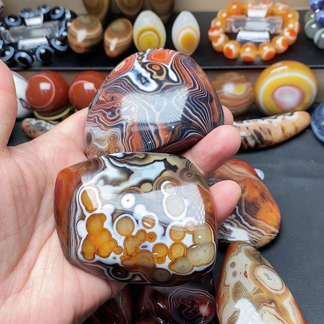 未镶嵌两毛玛瑙/玉髓几**两