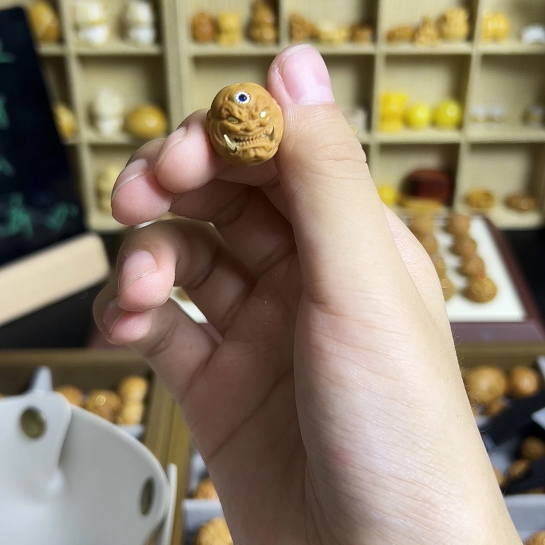 吊坠猴头核桃镶嵌单颗双獠牙恶僧