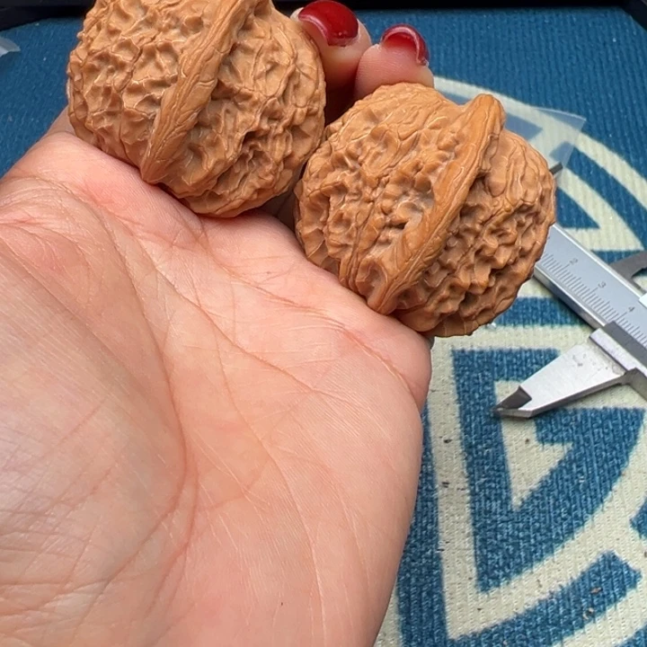 桃核吊坠文玩金麒麟