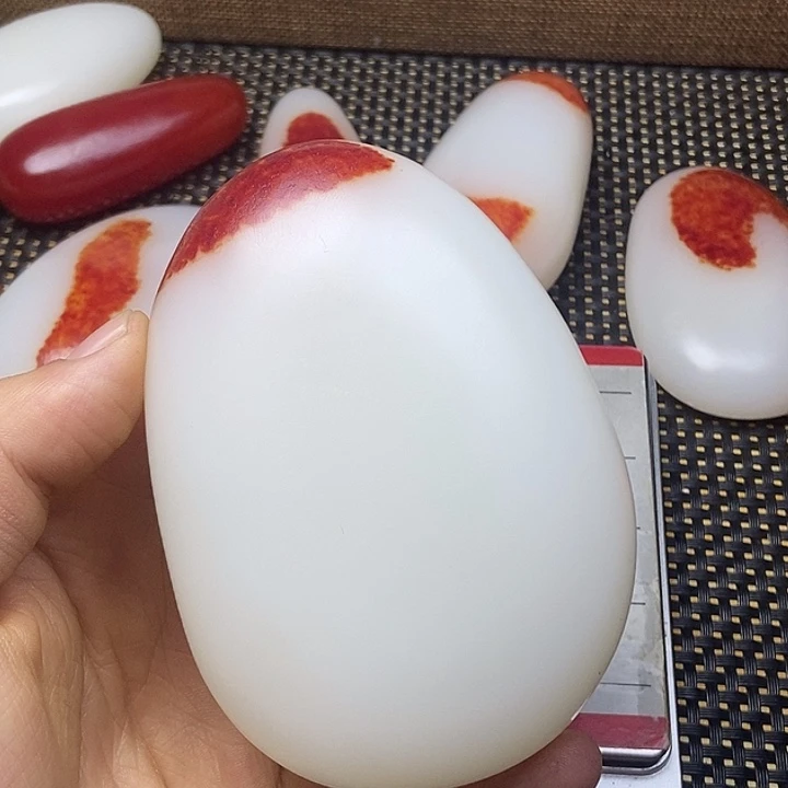 和田玉未镶嵌把件