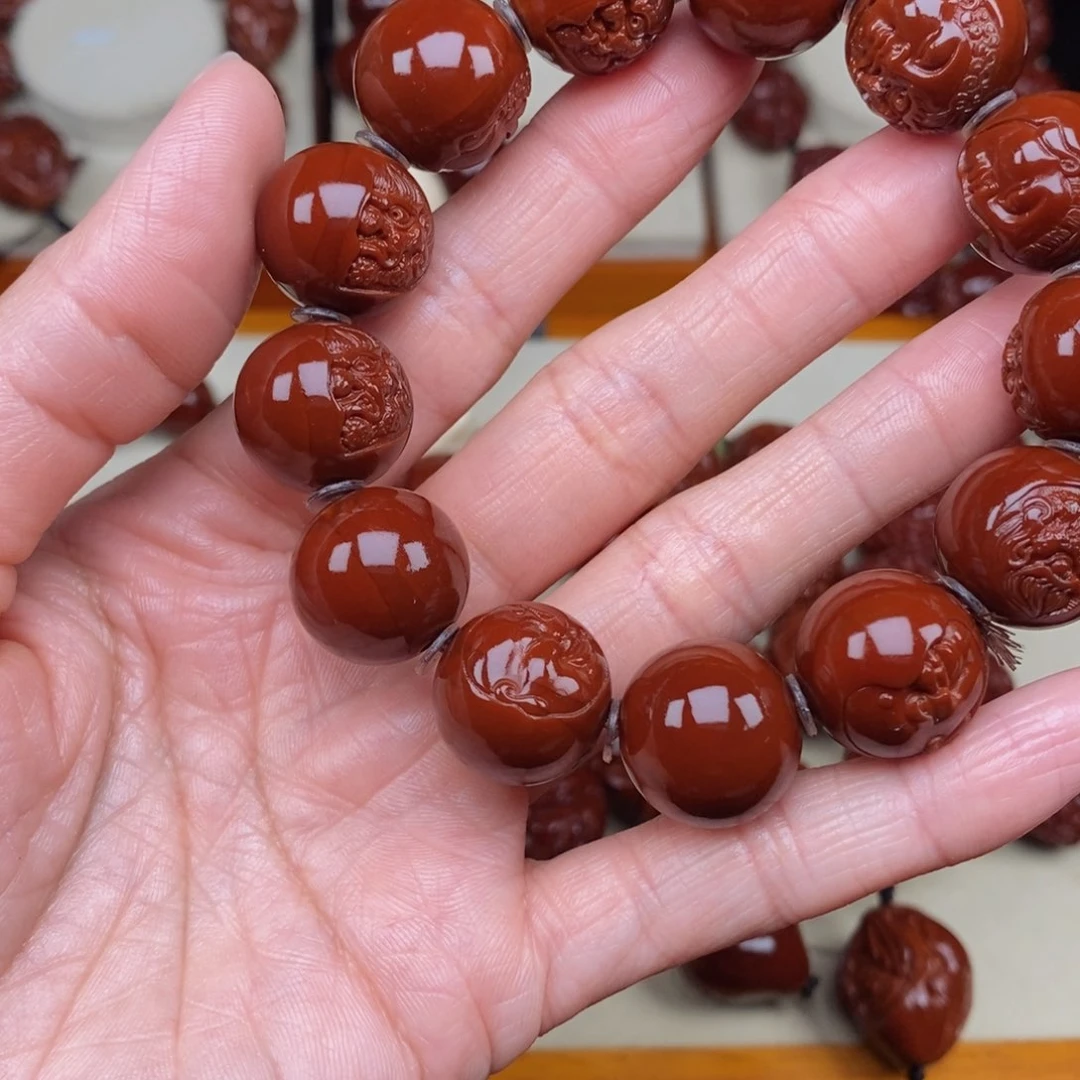 橄榄核吊坠矿****肉一念之间