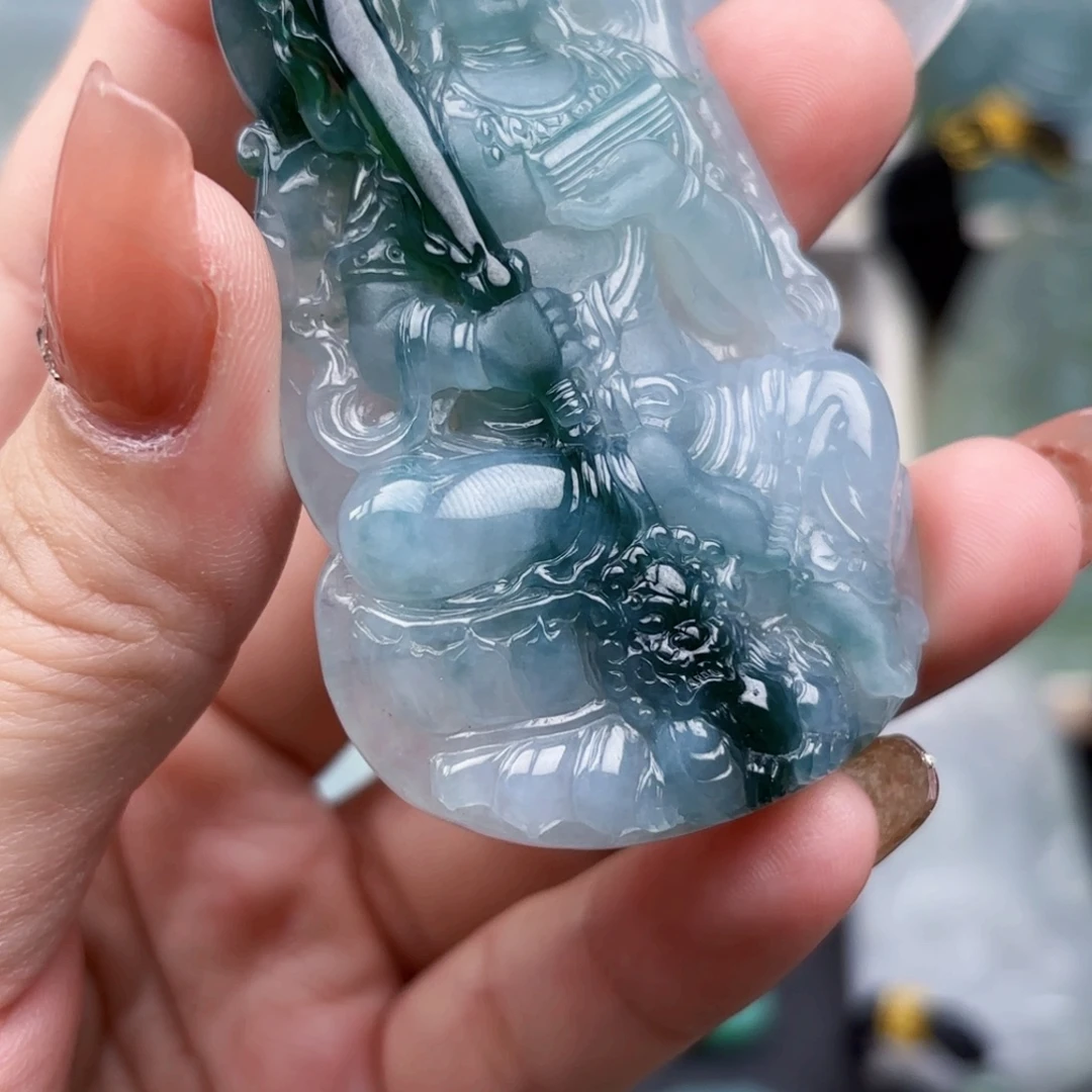 翡翠未镶嵌颈饰文殊