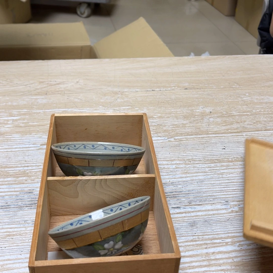 瓷片猎***细密密麻麻地排列着一个大