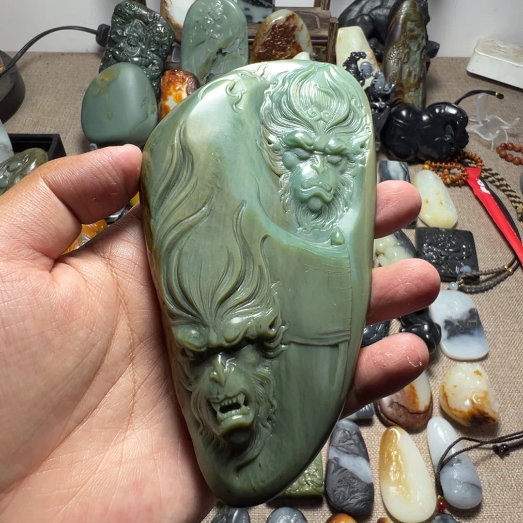 和田玉未镶嵌挂件俏**雕真假美猴王