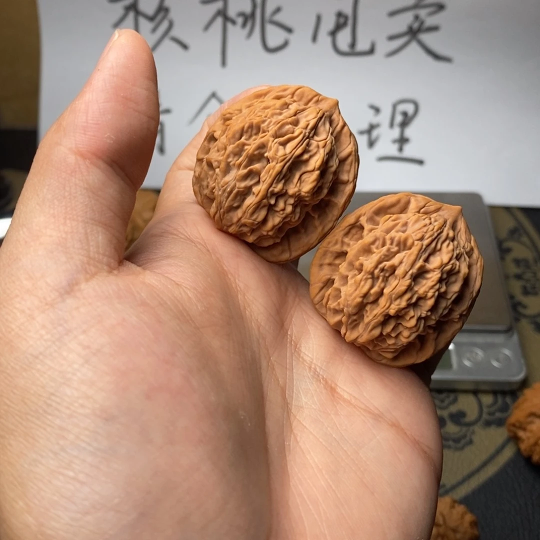 文玩核桃吊坠哈*堂上虎头38