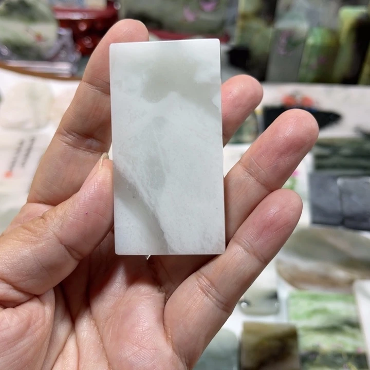 独山玉未镶嵌颈饰