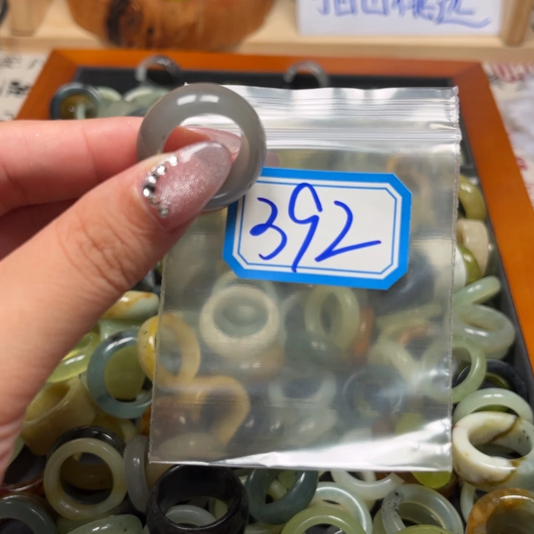 阿***茶蛇纹石玉未镶嵌珠宝奇石