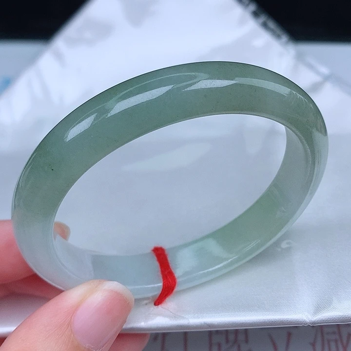 未镶嵌手镯（贵妃镯）翡翠天然