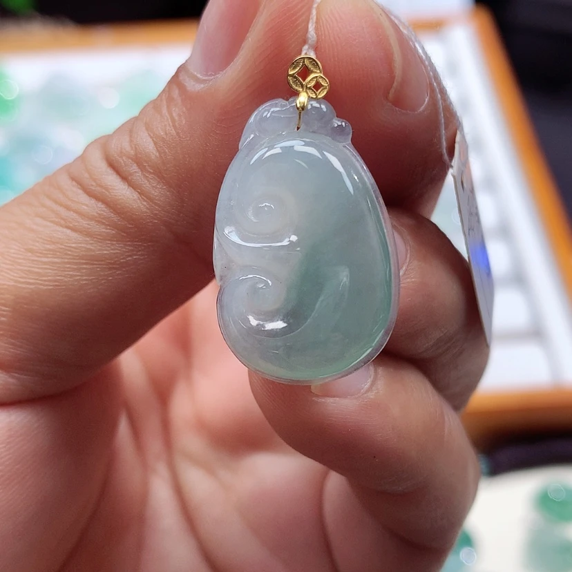【闪购商品】翡翠18K金镶嵌吊坠(赠链)起***影