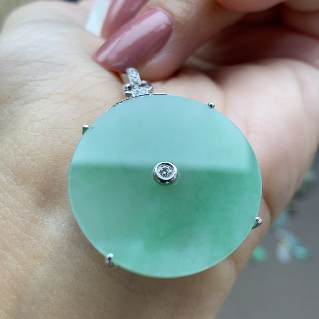 翡翠18K金镶嵌颈饰吊坠36