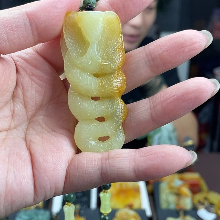 未镶嵌蛇纹石玉颈饰