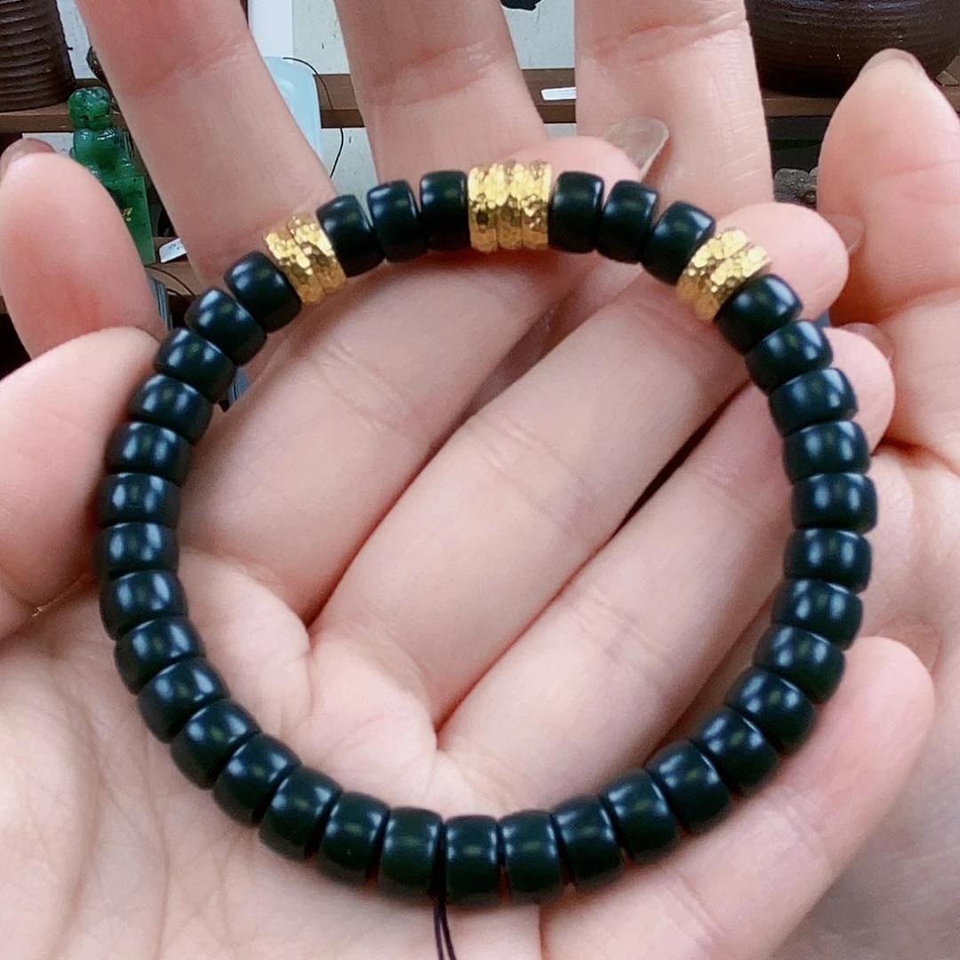 和田玉颈饰未镶嵌文*