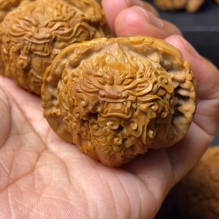 文玩核桃把件神龙摆尾