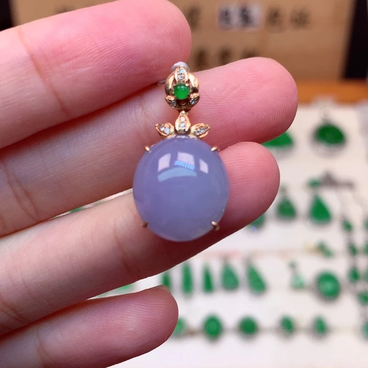 翡翠18K金镶嵌颈饰翡翠