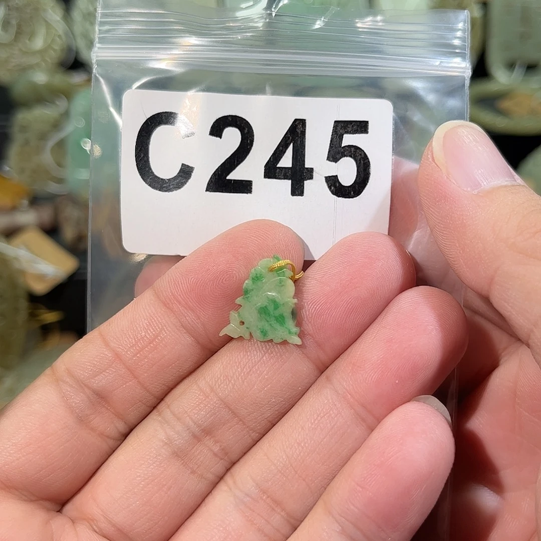 翡翠未镶嵌颈饰花片