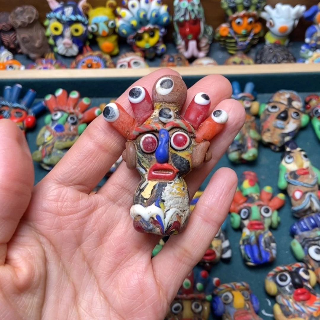 颈饰琉璃福利巴掌娃娃