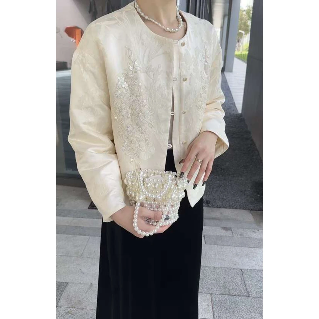 时戴衣人 258127 冬款宽松显瘦圆领重工钉珠人丝绣花羽绒服外套