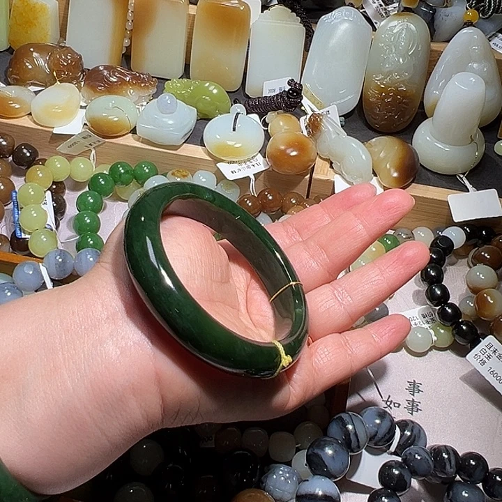 和田玉（碧玉）未镶嵌手镯