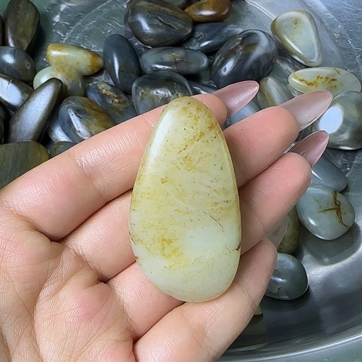 罗***.未镶嵌和田玉（糖玉）挂件