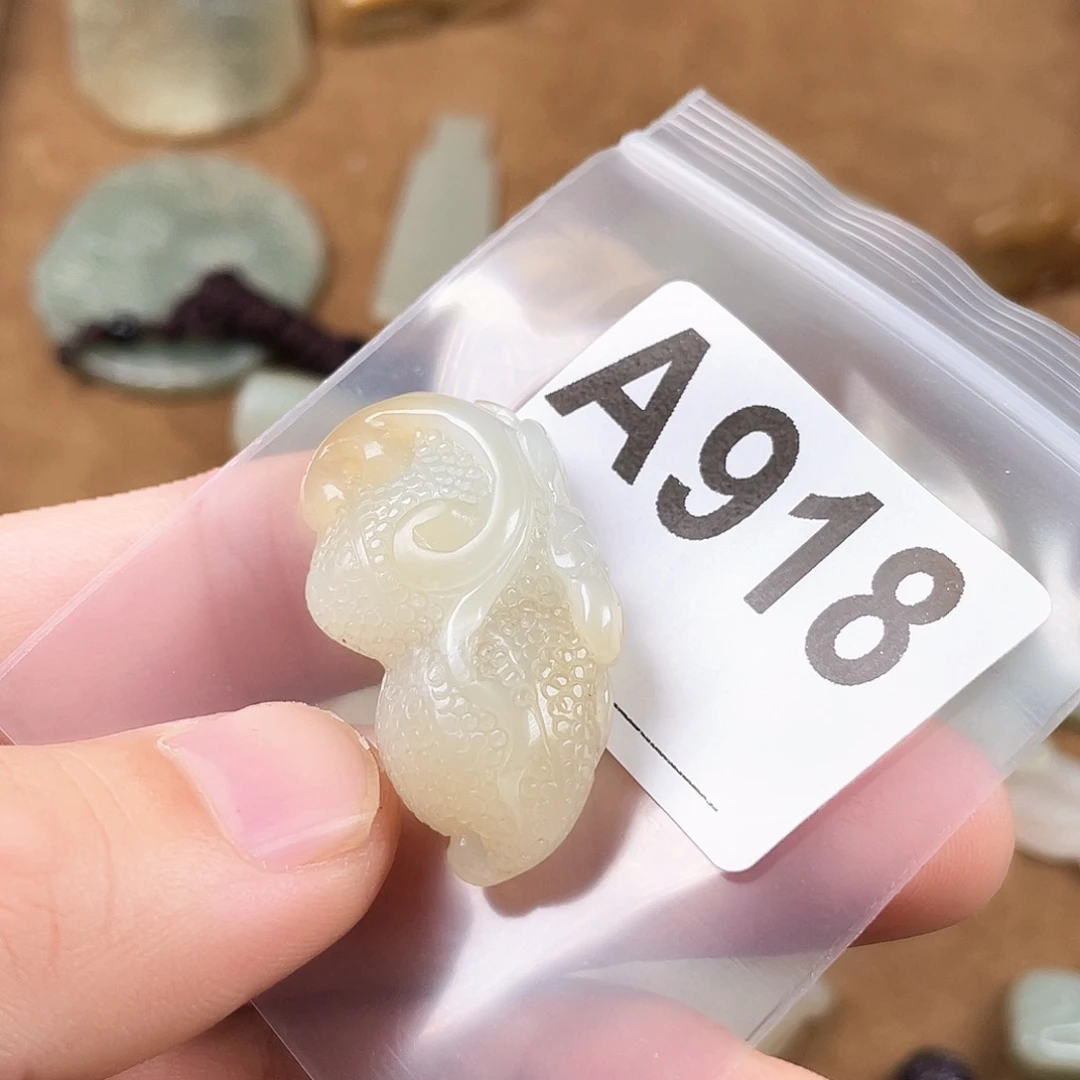 永***梅和田玉（糖玉）未镶嵌颈饰