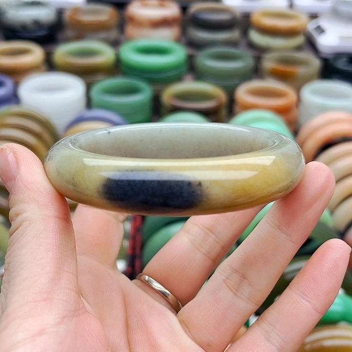 未镶嵌手镯（圆镯）石英质玉