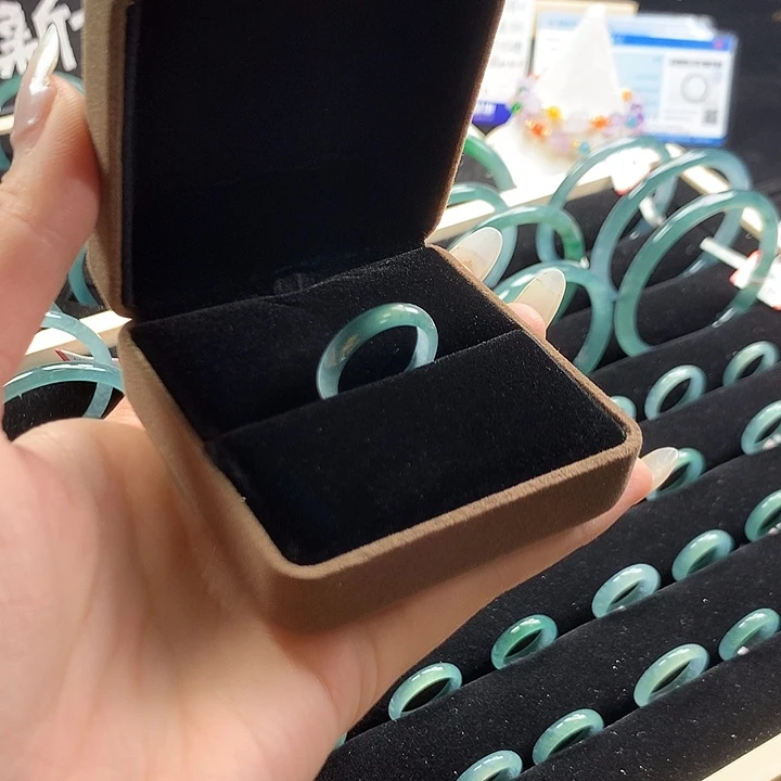 翡翠戒指未镶嵌爆****螂16圈口