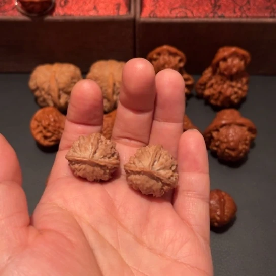 无***罗吊坠文玩核桃手捻三棱