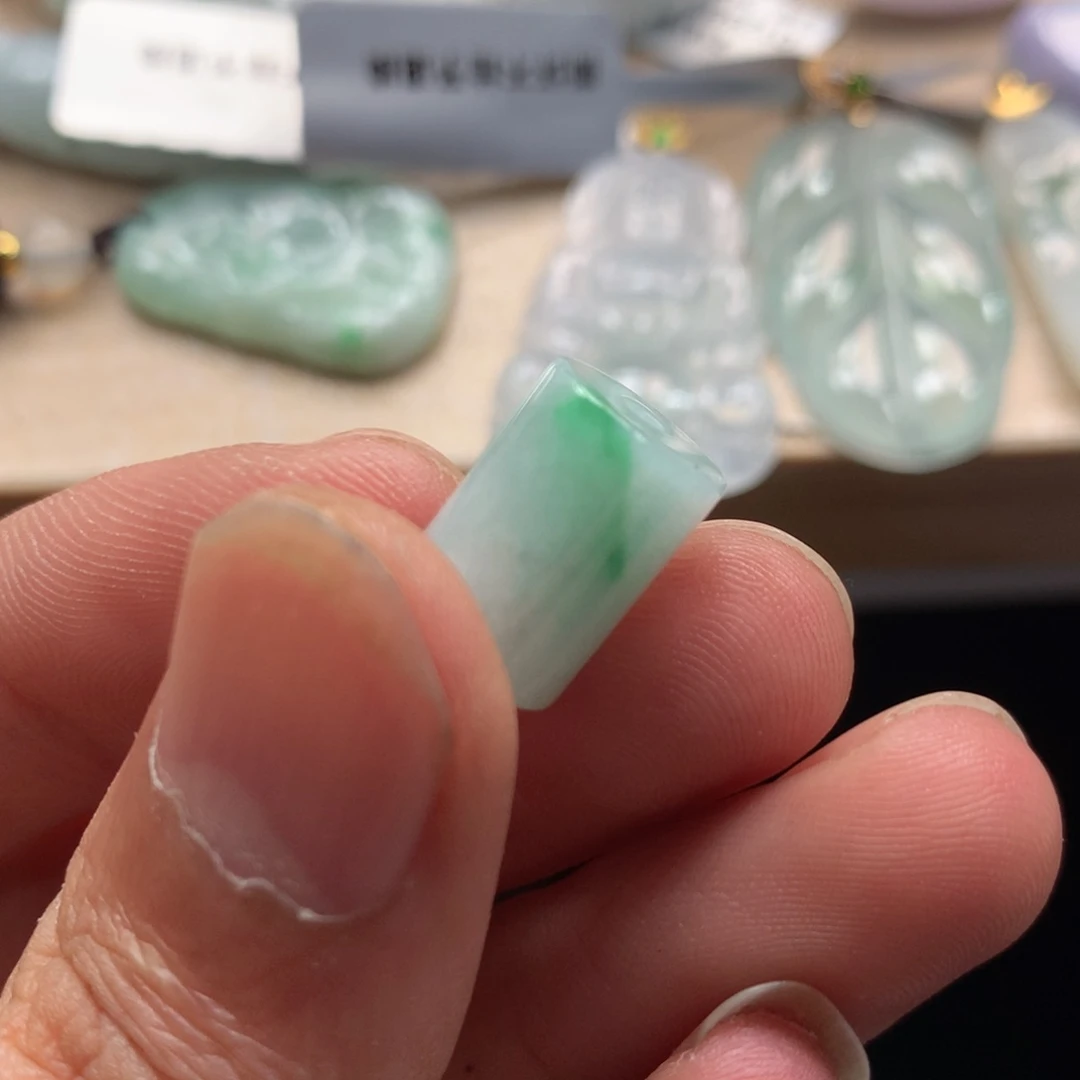 颈饰未镶嵌翡翠吊坠