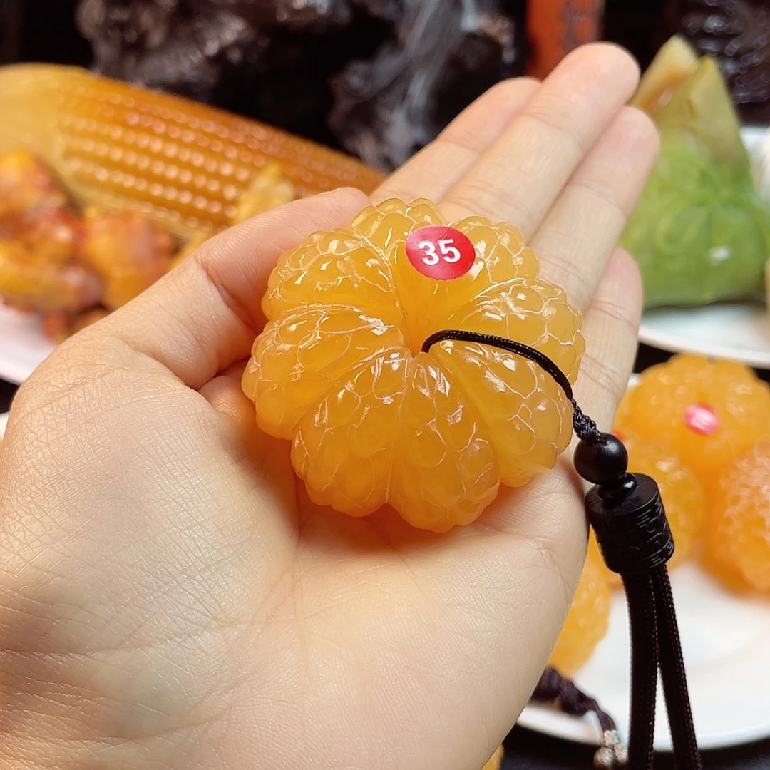 寿山石手艺人雕刻