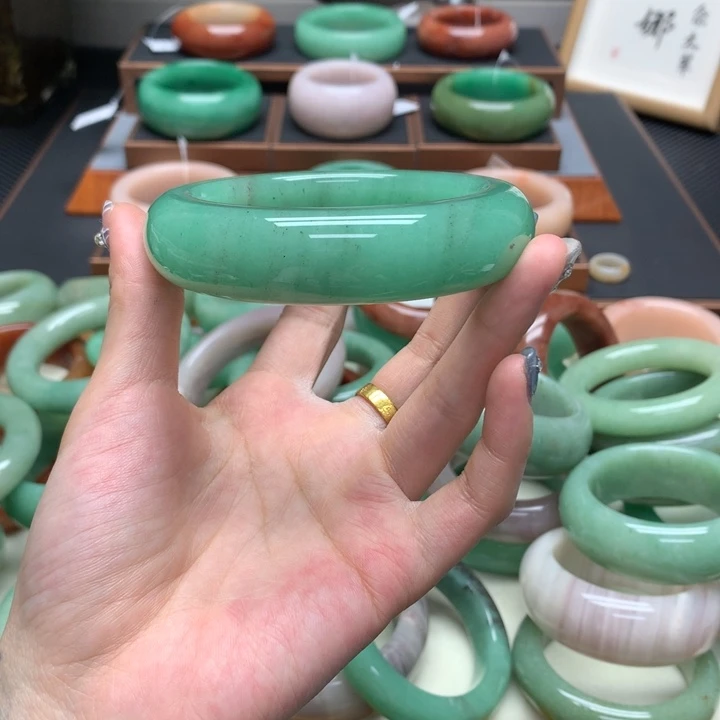 小***蜂石英质玉（非洲翠）未镶嵌舍