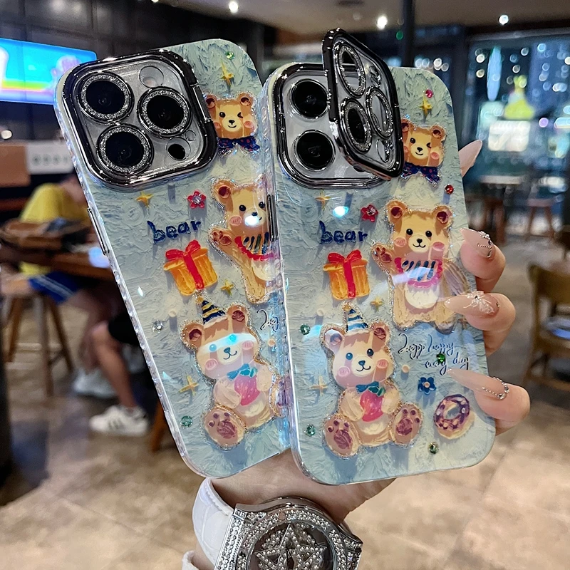 适用苹果系列iPhone16新款手机壳可爱风草莓熊银灰色闪粉镜头支架