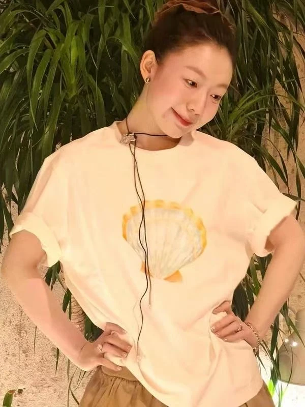 夏季新款2025超火减龄上衣设计感小众女显瘦百搭白色扇贝印花T恤
