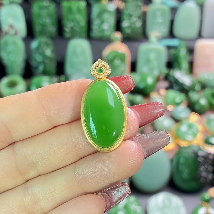 和田玉18K金镶嵌挂件