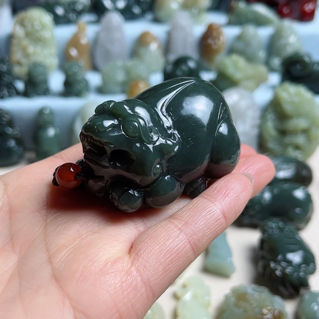 和田玉未镶嵌把件