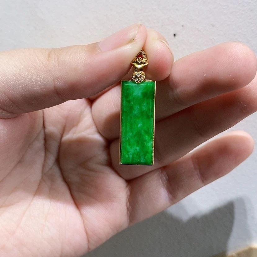 【闪购商品】吊坠(不含链)18K金镶嵌翡翠