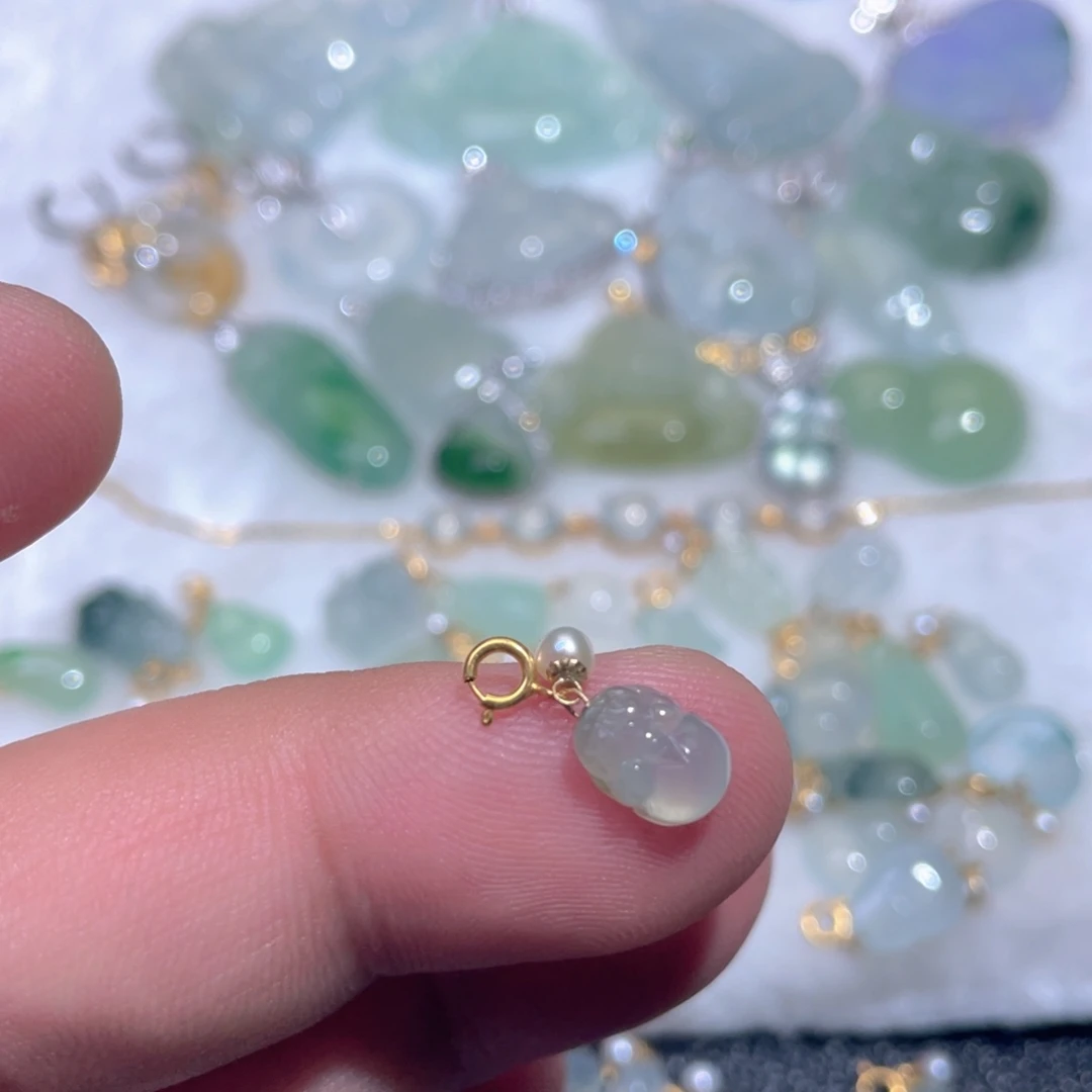 翡翠18K金镶嵌颈饰