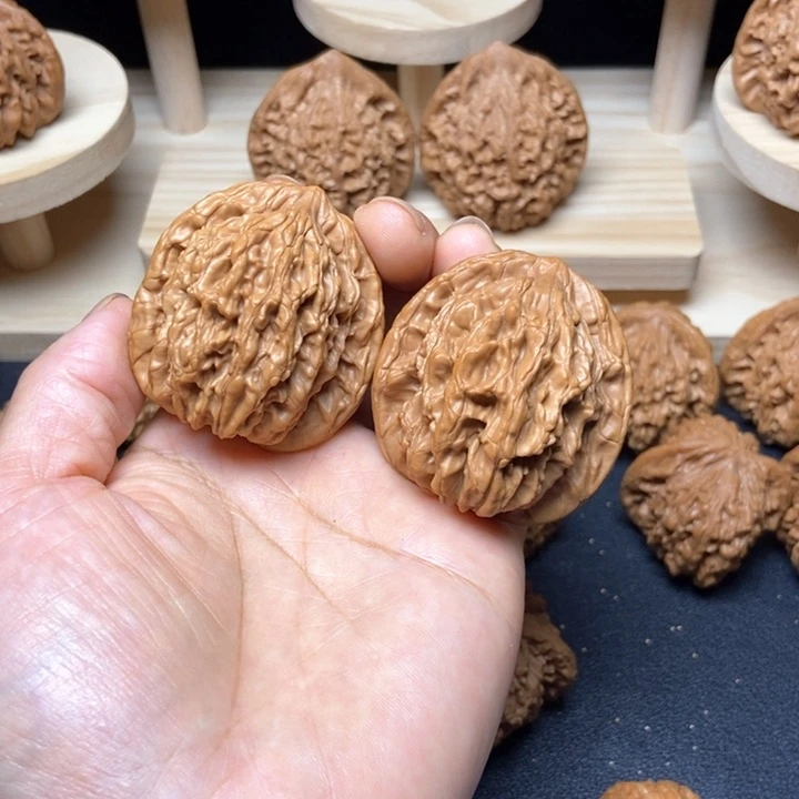 文玩核桃吊坠43麦虎
