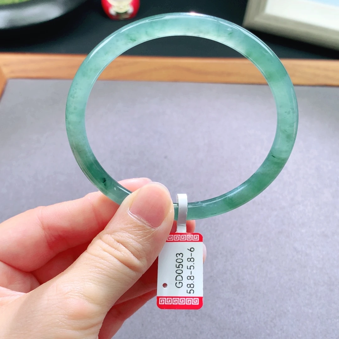 翡翠手镯未镶嵌天然翡翠手镯