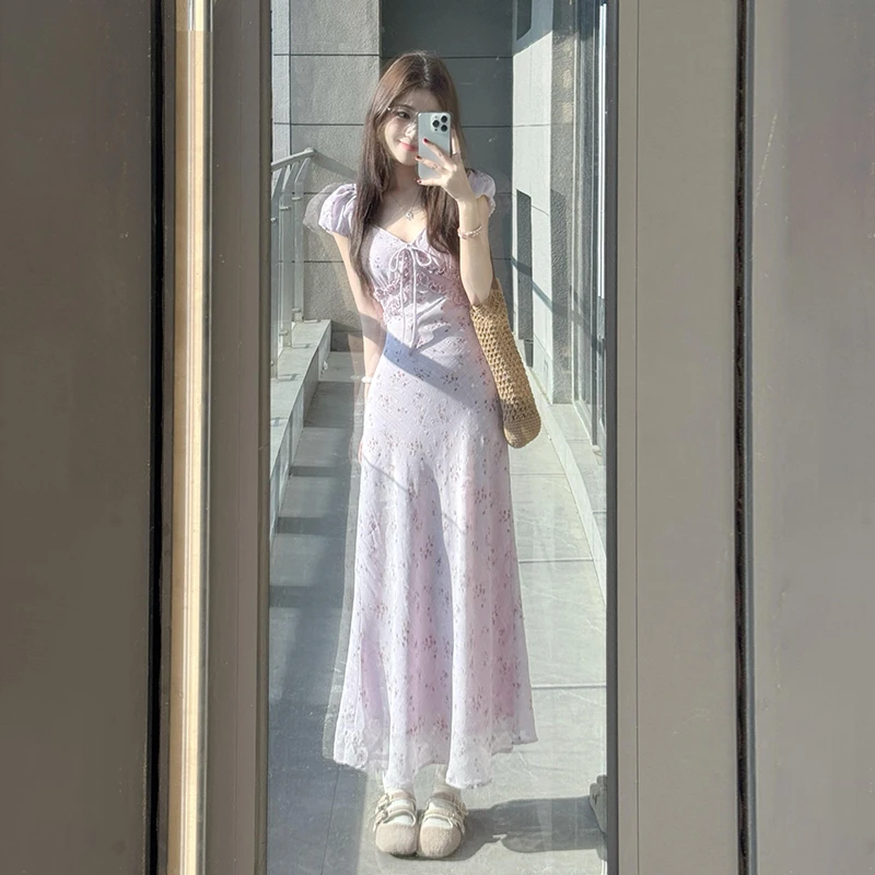 法式气质紫色v领碎花连衣裙子女2025夏季新款度假风收腰包臀长裙