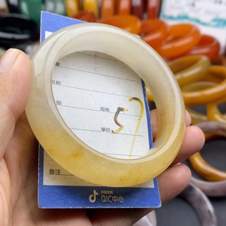 未镶嵌手镯石英质玉