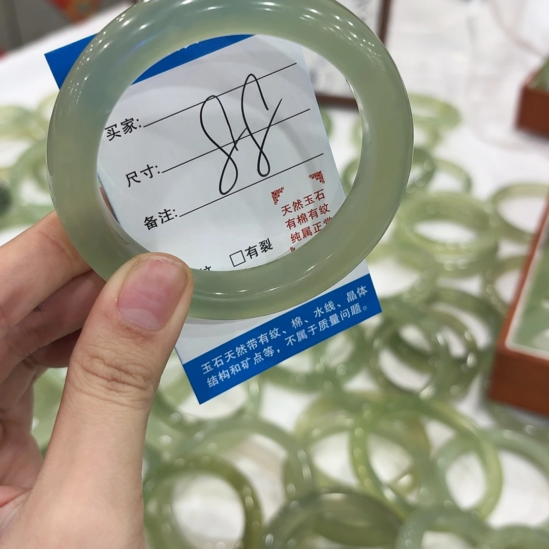 圆***菜蛇纹石玉未镶嵌手镯