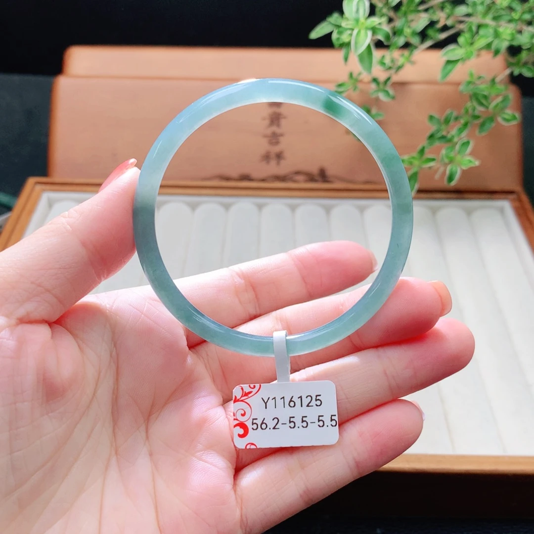 未镶嵌手镯（圆镯）翡翠