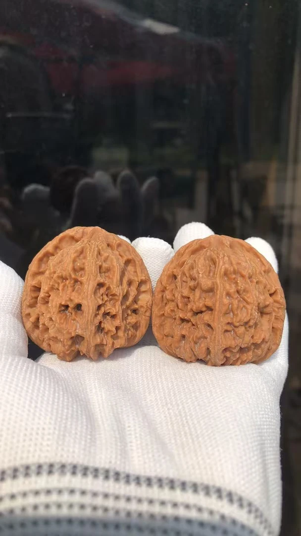40左右南疆石对核桃文玩核桃