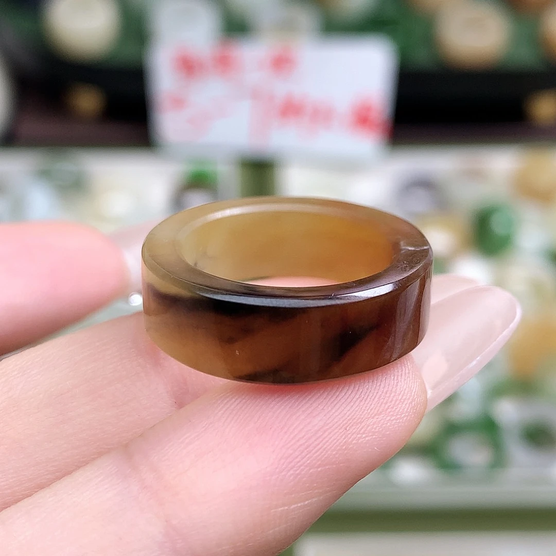 未镶嵌戒指和田玉