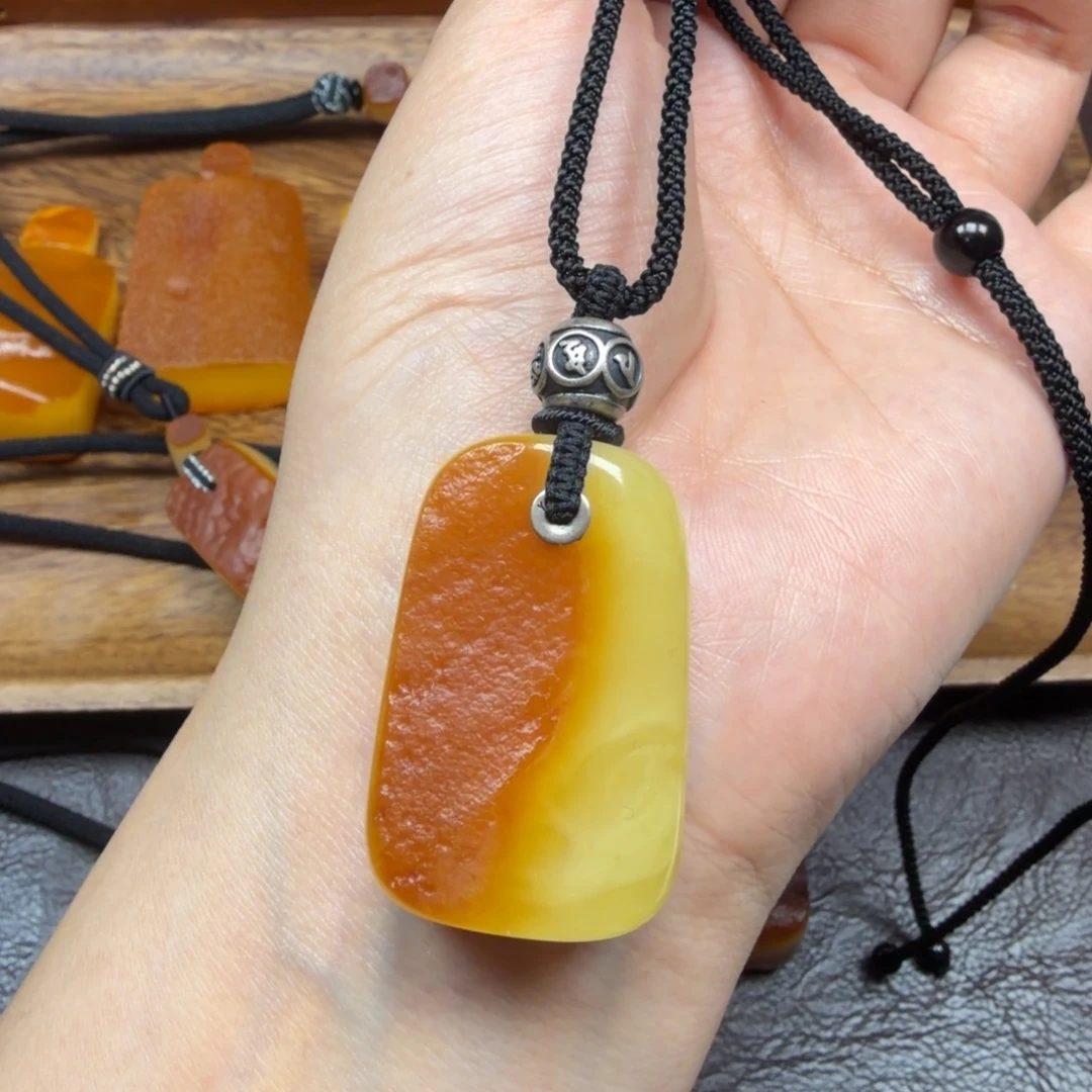 琥珀未镶嵌吊坠(赠链)